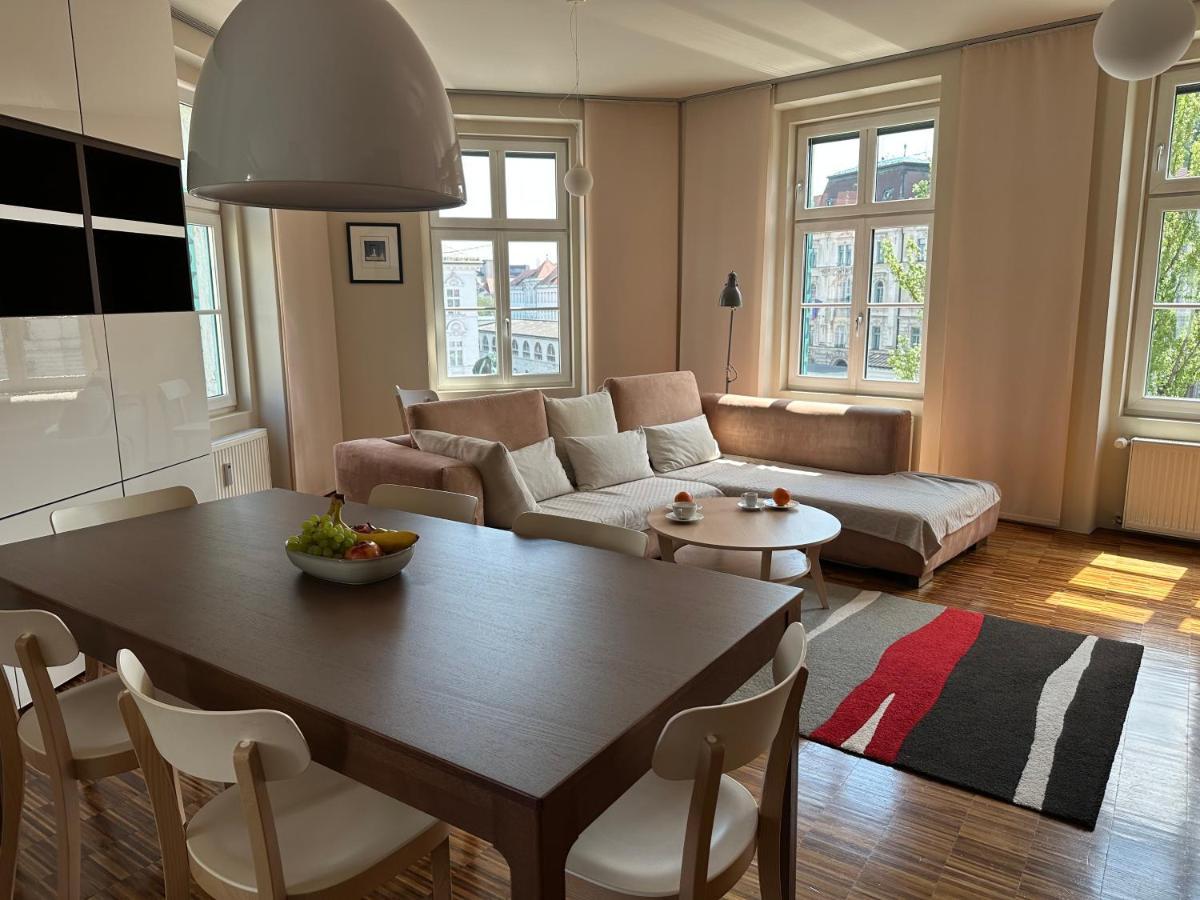 Triple Bridge Ljubljana Apartment ภายนอก รูปภาพ
