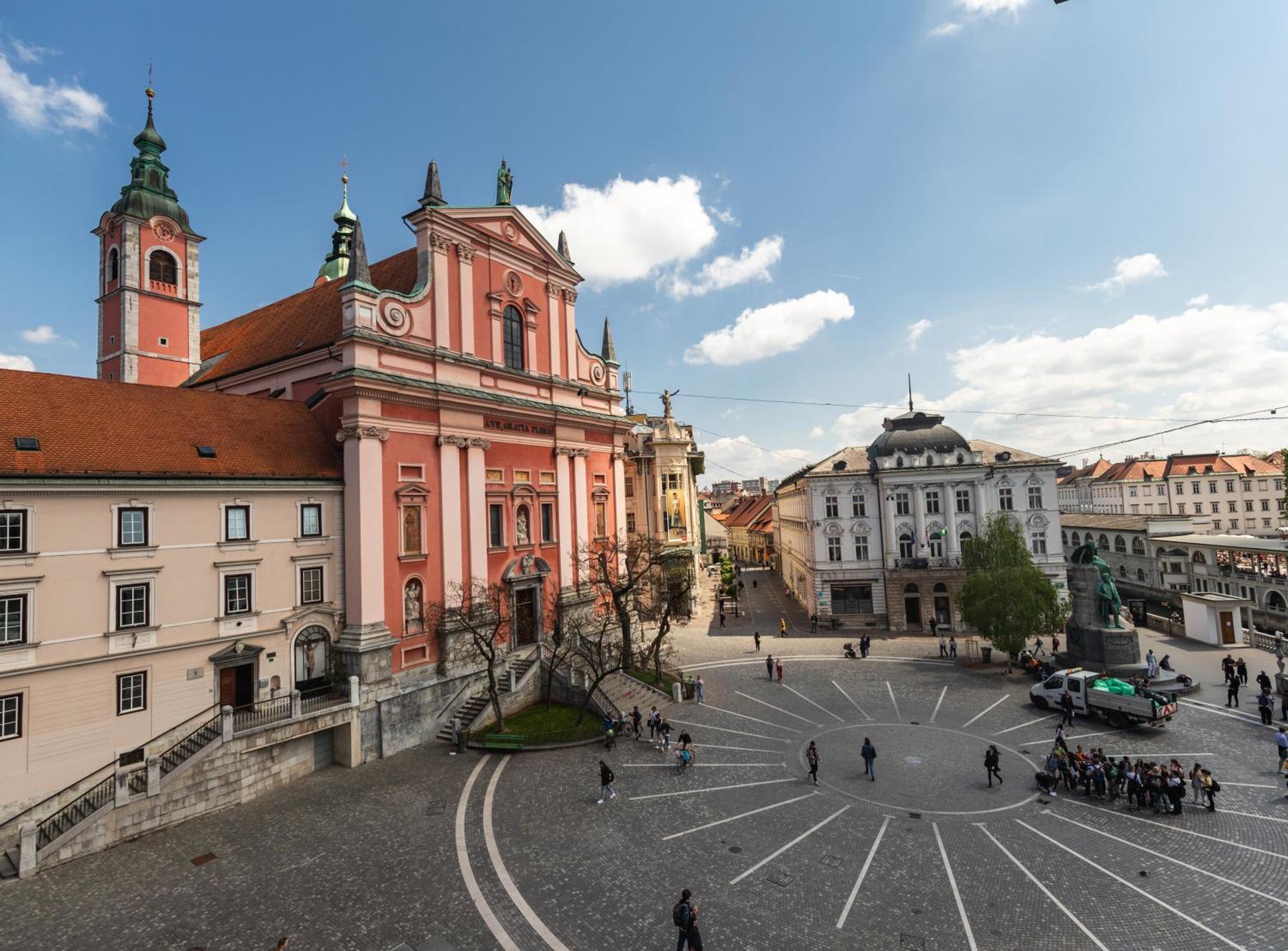 Triple Bridge Ljubljana Apartment ภายนอก รูปภาพ